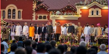 মহাৰাষ্ট্ৰৰ কেবিনেট সম্প্ৰসাৰণঃ আঢ়ৈ বছৰৰ বাবে ৩৯জন মন্ত্ৰীৰ শপত গ্ৰহণ, কৰ্মক্ষমতাৰ ভিত্তিত কাৰ্যকালৰ লোৱা হ’ব সিদ্ধান্ত