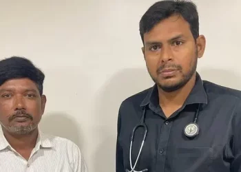 ৫২ বছৰীয়া ব্যক্তিয়ে টোপনিত গিলিলে নকল দাঁতঃ আবদ্ধ হৈ পৰিল হাওঁফাওঁত, তাৰ পাছত…