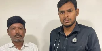 ৫২ বছৰীয়া ব্যক্তিয়ে টোপনিত গিলিলে নকল দাঁতঃ আবদ্ধ হৈ পৰিল হাওঁফাওঁত, তাৰ পাছত…