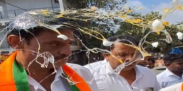 ধৰ্ষণত অভিযুক্ত বিজেপি বিধায়কৰ মূৰলৈ নিক্ষেপ কৰিলে কণী! তাৰপাছত…