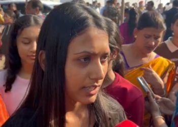ড°বাণীকান্ত কাকতি বঁটা প্ৰদান অনুষ্ঠানৰ মাজতে মন্ত্ৰী চন্দ্ৰমোহন পাটোৱাৰীৰ সন্মুখতে বজালীত অথন্তৰ