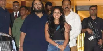 টকা থাকিলেনো কি? সাতাইছ হাজাৰটকীয়া জিনছ পিন্ধি দুআ লিপাৰ কনচাৰ্টত ৰাধিকা মাৰ্চেণ্ট
