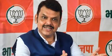 মহাৰাষ্ট্ৰৰ মুখ্যমন্ত্ৰী হিচাপে শপত গ্ৰহণ দেৱেন্দ্ৰ ফাড়নবিছৰ