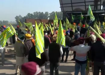কৃষকৰ দিল্লীলৈ পদযাত্ৰাৰ সময়ত কঠোৰ আৰক্ষী! কন্দুৱা গেছ, পানীৰ ব্যৱহাৰ কৰি স্তব্ধ কৰাৰ চেষ্টা