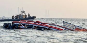 মুম্বাইৰ পৰা এলিফেণ্টালৈ যোৱাৰ পথত আৰব সাগৰত ডুব গৈ ১৩ জন লোকৰ মৃত্যু; একাধিক নিৰুদ্দিষ্ট