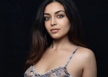 ঋণৰ বোজা! পিএইচডি আধাতে এৰি ‘Only Fans’ত মডেল হোৱাৰ ঘোষণা মেধাৱী ছাত্ৰীৰ