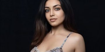 ঋণৰ বোজা! পিএইচডি আধাতে এৰি ‘Only Fans’ত মডেল হোৱাৰ ঘোষণা মেধাৱী ছাত্ৰীৰ