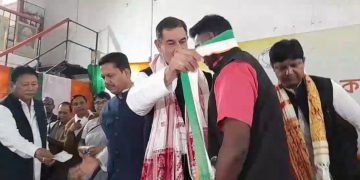 কংগ্ৰেছত যোগদান কৰিলে আদিবাসী ছাত্ৰ সন্থাৰ প্ৰাক্তন সভাপতি ষ্টিফেন লাক্ৰাসহ ১০ নেতাই