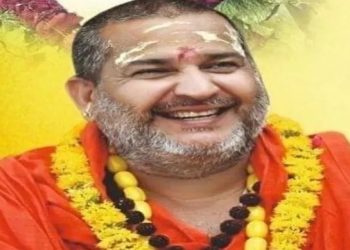 কোটি কোটি টকা সম্পত্তি দান কৰি সন্ন্যাস! মহাকুম্ভত মহামণ্ডলেশ্বৰ