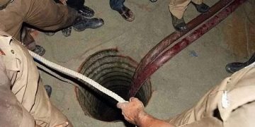 দ কুঁৱাত আবদ্ধ যুৱতী! ২৪ ঘন্টাৰ পাছতো উদ্ধাৰত বিফল উদ্ধাৰকাৰী