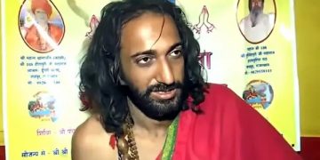 ভাইৰেল ‘আইআইটি বাবা’ক সোনকালে ঘৰলৈ উভতি আহিবলৈ কাতৰ আহ্বান পৰিয়ালৰ