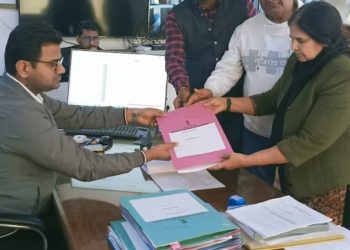 কোটি টকাত টিকট বিক্ৰীৰ অভিযোগ! প্ৰাৰ্থীত্ব নাপাই নিৰ্দলীয়ভাৱে মনোনয়ন দাখিল আপৰ বিধায়কৰ