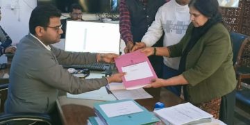কোটি টকাত টিকট বিক্ৰীৰ অভিযোগ! প্ৰাৰ্থীত্ব নাপাই নিৰ্দলীয়ভাৱে মনোনয়ন দাখিল আপৰ বিধায়কৰ