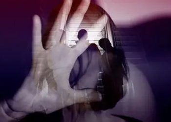তপ্ত লোহাৰেৰে প্ৰহাৰ কৰি খুৱাই দিয়া হৈছিল প্ৰস্ৰাৱ ! ক’লা যাদুৰ সন্দেহত গাঁৱবাসীৰ বৃদ্ধাক অত্যাচাৰ