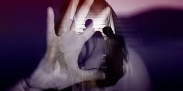 তপ্ত লোহাৰেৰে প্ৰহাৰ কৰি খুৱাই দিয়া হৈছিল প্ৰস্ৰাৱ ! ক’লা যাদুৰ সন্দেহত গাঁৱবাসীৰ বৃদ্ধাক অত্যাচাৰ