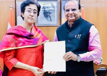 সন্তুষ্টিৰ হাঁহি! হাস্যবদনে আতিশীৰ পদত্যাগপত্ৰ গ্ৰহণ উপ-ৰাজ্যপালৰ