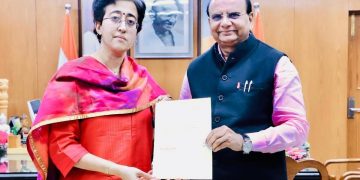 সন্তুষ্টিৰ হাঁহি! হাস্যবদনে আতিশীৰ পদত্যাগপত্ৰ গ্ৰহণ উপ-ৰাজ্যপালৰ