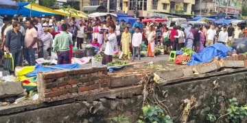 আৰু কিমানজনৰ মৃত্যু? অসম চৰকাৰ তথা গুৱাহাটী পৌৰনিগমৰ অৱহেলাৰ ফল ভুগিছে নাগৰিকে!