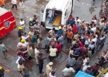 হায়দৰাবাদৰ চাৰমিনাৰৰ সমীপৰ অট্টালিকাত ভয়ংকৰ অগ্নিকাণ্ড; ৮ টা শিশুকে ধৰি ১৭ জনৰ মৃত্যু