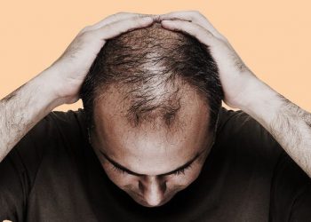 চুলি সৰাৰ পৰা পৰিত্ৰাণ পোৱাৰ কেইটামান সহজ উপায়!