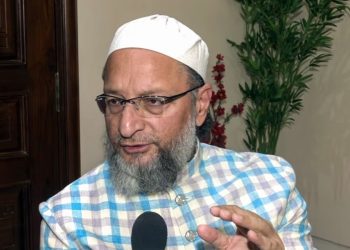 ‘৩টা সন্তানৰ বোজা মহিলাৰ ওপৰত কিয় দিব বিচাৰিছে?’- মোহন ভাগৱতক প্ৰশ্ন আছাদুদ্দিন ওৱেইছিৰ