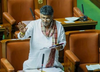 বিধানসভাত RSS-ৰ প্ৰাৰ্থনা পৰিৱেশন ডি কে শিৱকুমাৰৰ, উচ্ছ্বসিত বিজেপি