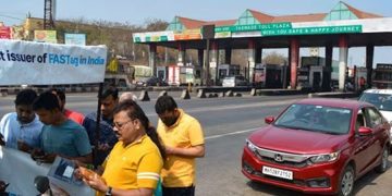 ‘গাঁত আৰু যান-জঁটেৰে পৰিপূৰ্ণ পথত টোল টেক্স লোৱা উচিত নহয়’: উচ্চতম ন্যায়ালয়ৰ ভৰ্ৎসনা