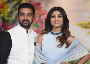 বলীউড অভিনেত্ৰী শিল্পা ছেট্টী আৰু স্বামী ৰাজ কুন্দ্ৰাৰ বিৰুদ্ধে ৰুজু ৬০ কোটি টকা প্ৰৱঞ্চনাৰ গোচৰ