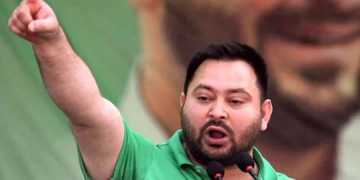 বিজেপি নেতাৰ বাবে দুখন ভোটাৰ কাৰ্ড! নিৰ্বাচন আয়োগক তীব্ৰ সমালোচনা কৰে তেজস্বীৰ