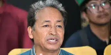 এতিয়াও আটক কৰিবলৈ দিয়া নিৰ্দেশৰ প্ৰতিলিপি পোৱা নাই সোণম ৱাংচুকৰ পত্নীয়ে! সাক্ষাৎ কৰাটো দিয়া হৈছে বাধা