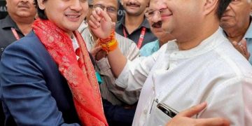 মধ্যপ্ৰদেশ ক্ৰিকেট সন্থাৰ সভাপতিৰ পদত মহাআৰ্যমানঃ কেনেদৰে প্ৰভাৱ খটুৱাই জ্যোতিৰাদিত্য সিন্ধিয়াই ক্ৰীড়াত চলাইছে একাধিপত্য?