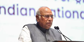 অত্যন্ত জ্বৰ! কংগ্ৰেছৰ সভাপতি মল্লিকাৰ্জুন খাৰ্গেক চিকিৎসালয়ত ভৰ্তি