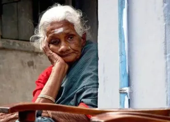 বৃদ্ধ পিতৃ-মাতৃক অৱহেলা কৰা চৰকাৰী কৰ্মচাৰীৰ দৰমহাৰ ১৫% কৰ্তন হ’বঃ চৰকাৰৰ নতুন আইন