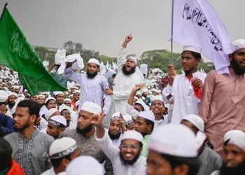 সাংস্কৃতিক ফেচিবাদ! সংগীতৰ শিক্ষাত নিষেধাজ্ঞা জাৰিৰ বাবে বাংলাদেশত ইউনুছ চৰকাৰৰ বিৰুদ্ধে প্ৰতিবাদ