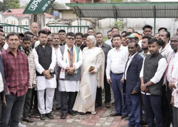 নাজিৰা সমষ্টিত নিৰ্বাচনী ৰণডংকা: মনোনয়ন পত্ৰ দাখিল কৰি কি ক’লে জ্যেষ্ঠ কংগ্ৰেছ নেতা দেৱব্ৰত শইকীয়াই