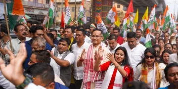 মনোনয়ন দাখিলৰ অন্তিম দিনা কংগ্ৰেছৰ ব্যাপক শক্তি প্ৰদৰ্শন: বিশাল সমদলৰে যোৰহাটত গৌৰৱ গগৈ মনোনয়ন দাখিল