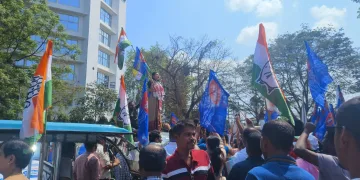 ‘পৰিৱৰ্তনৰ আশাৰে প্ৰথমখন যুঁজ’: মনোনয়ন দাখিল কৰিলে অসম জাতীয় পৰিষদৰ মধ্য গুৱাহাটী ‎সমষ্টিৰ প্ৰাৰ্থী কুংকী চৌধুৰীয়ে