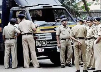 ভাৰতত ধৰ্মান্তৰকৰণৰ চেষ্টা চলোৱাৰ গুৰুতৰ অভিযোগ! তিনিগৰাকী মাৰ্কিন নাগৰিকক ততাতৈয়াকৈ দেশ এৰাৰ নিৰ্দেশ