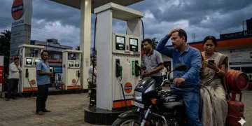 সাধাৰণ জনতাৰ মূৰত বজ্ৰপাত! বাঢ়িব পাৰে পেট্ৰ’ল-ডিজেলৰ দাম