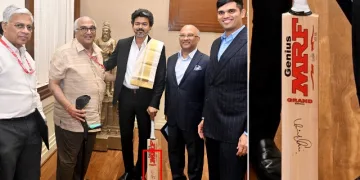 ৰাজনীতিত জয়ী হোৱাৰ পিছত বিজয়ৰ হাতত বিৰাট কোহলীৰ স্বাক্ষৰিত বেট! ফটো ভাইৰেল