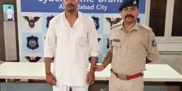 প্ৰেমৰ প্ৰস্তাৱ মানি নোলোৱাৰ বাবেই প্ৰতিশোধ ল’বলৈ যুৱতী আৰু তেওঁৰ মাতৃৰ নগ্ন ছবি ভাইৰেল কৰিলে যুৱকে
