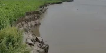ব্ৰহ্মপুত্ৰৰ বুকুত জাহ যাব নেকি শতিকা পুৰণি জলেশ্বৰ বজাৰ! খহনীয়া ৰোধত বিধায়কৰ ব্যৰ্থতাক লৈ ক্ষোভিত ৰাইজ