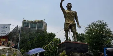 কলকাতাৰ পৰা আঁতৰোৱা হ’ব মেছিৰ বিশাল প্ৰতিমূৰ্তি! কিয় লোৱা হ’ল এনে সিদ্ধান্ত?