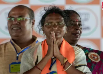 ন্যায়ৰ যুঁজত জনতাৰ সঁহাৰি: ৰাজনীতিৰ পথাৰত জয়ী হ’ল আৰ জি কৰৰ ভুক্তভোগী চিকিৎসকৰ মাতৃ
