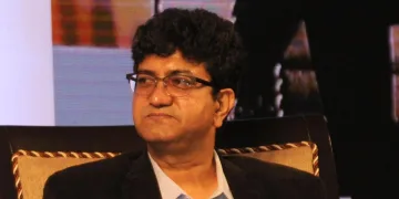প্ৰসাৰ ভাৰতীৰ নতুন অধ্যক্ষ হিচাপে বিশিষ্ট গীতিকাৰ প্ৰসুন যোশীক নিযুক্তি