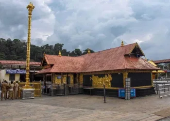 সবৰীমালা মন্দিৰ বিতৰ্ক: উচ্চতম ন্যায়ালয়ে অধিবক্তা সংস্থাক সুধিলে আপোনালোক দেশৰ মুখ্য পুৰোহিত নেকি?