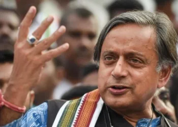 ‘তেওঁলোকৰ পৰা শিকিবলগীয়া আছে’, অসম-পশ্চিমবংগত গেৰুৱা ধুমুহাৰ পিছত কিয় এনেদৰে ক’লে শশী থাৰুৰে?