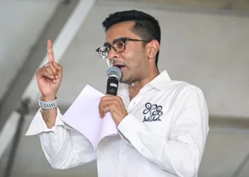 বংগত অভিষেক বেনাৰ্জীৰ বিৰুদ্ধে কঠোৰ চৰকাৰ, ১৭ টা সম্পত্তি ৭ দিনৰ ভিতৰত ভাঙি পেলোৱাৰ নিৰ্দেশ