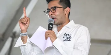 বংগত অভিষেক বেনাৰ্জীৰ বিৰুদ্ধে কঠোৰ চৰকাৰ, ১৭ টা সম্পত্তি ৭ দিনৰ ভিতৰত ভাঙি পেলোৱাৰ নিৰ্দেশ