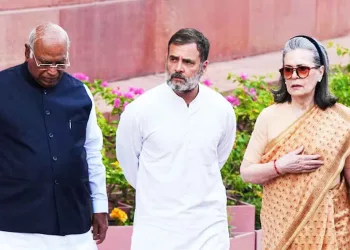 কেৰালাত কংগ্ৰেছৰ বৃহৎ জয়ৰ পাছতো মুখ্যমন্ত্ৰী পদক লৈ অচলাৱস্থা, দৌৰত তিনিজন নেতা